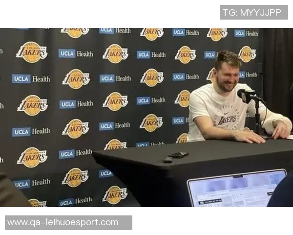 东契奇带领球队团建活动雷迪克表示积极反馈不断涌现